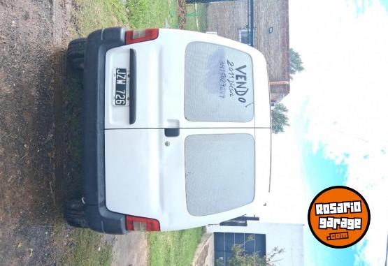 Utilitarios - Peugeot Partner 2011 Diesel 200000Km - En Venta