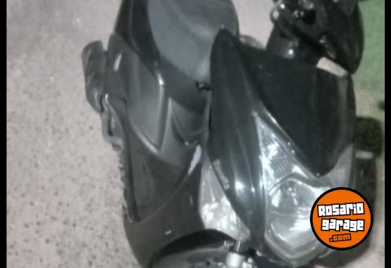 Motos - Zanella Scooter 2018 Nafta 2100Km - En Venta