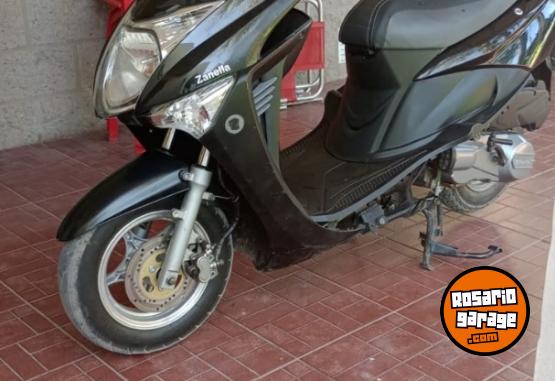 Motos - Zanella Scooter 2018 Nafta 2100Km - En Venta