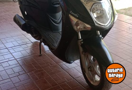 Motos - Zanella Scooter 2018 Nafta 2100Km - En Venta