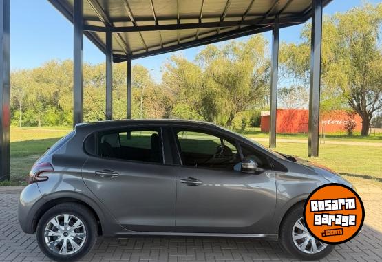 Autos - Peugeot 208 2016 Nafta 135000Km - En Venta