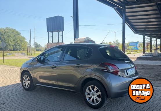 Autos - Peugeot 208 2016 Nafta 135000Km - En Venta