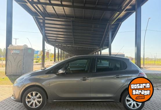 Autos - Peugeot 208 2016 Nafta 135000Km - En Venta