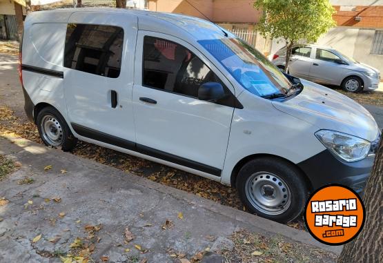 Utilitarios - Renault Kangoo 5 asientos 2020 Nafta 198000Km - En Venta