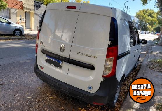Utilitarios - Renault Kangoo 5 asientos 2020 Nafta 198000Km - En Venta