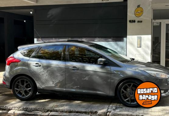 Autos - Ford Focus Se Plus 2015 Nafta 98800Km - En Venta