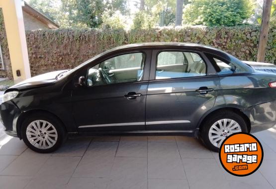 Autos - Fiat GRAND SIENA 1,6  FULL 2015 Nafta 109000Km - En Venta