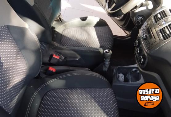 Autos - Fiat GRAND SIENA 1,6  FULL 2015 Nafta 109000Km - En Venta