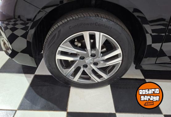 Autos - Peugeot 208 2024 Nafta 27000Km - En Venta