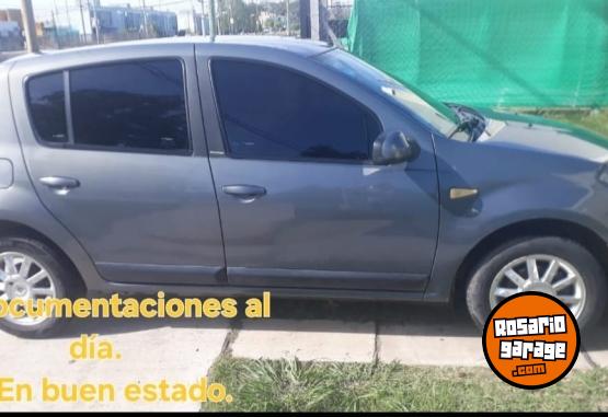 Autos - Renault Sandero privillige 2013 Nafta 237500Km - En Venta