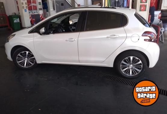 Autos - Peugeot 208 Felline 2017 Nafta 87000Km - En Venta
