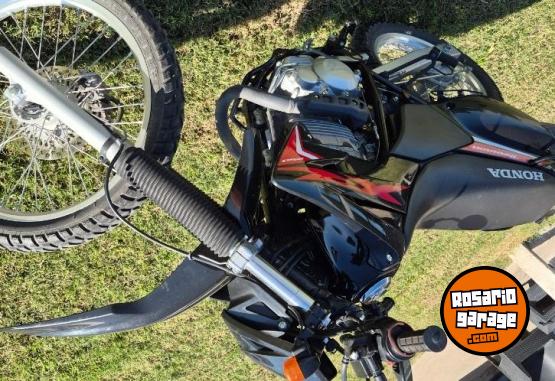 Motos - Honda Tornado 2020 Nafta 5900Km - En Venta