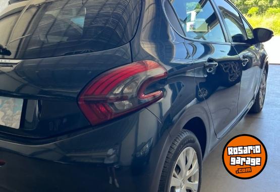 Autos - Peugeot 208 2016 Nafta 124000Km - En Venta
