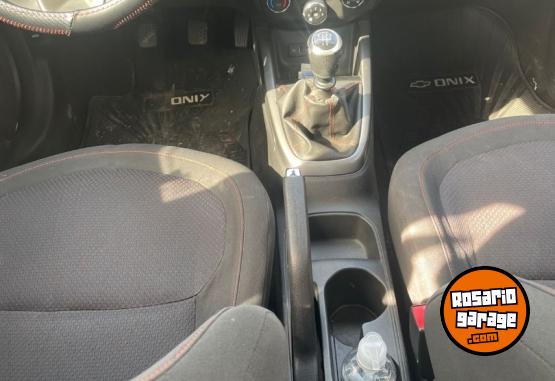 Autos - Chevrolet Onix 2015 Nafta 97000Km - En Venta