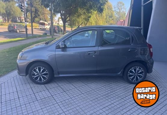 Autos - Toyota ETIOS XLS PACK 1.5 5P 2022 Nafta 27000Km - En Venta