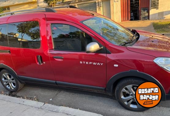 Utilitarios - Renault Kangoo stepway 2023 Nafta 23000Km - En Venta