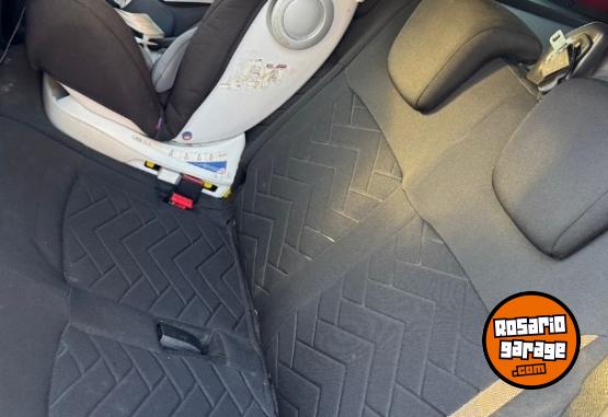 Utilitarios - Renault Kangoo stepway 2023 Nafta 23000Km - En Venta