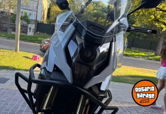 Motos - CF MT 650 2023 Nafta 13000Km - En Venta