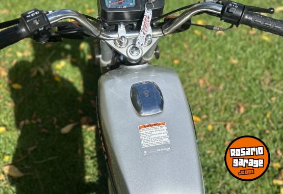 Motos - Suzuki Ax 100 2019 Nafta 14000Km - En Venta