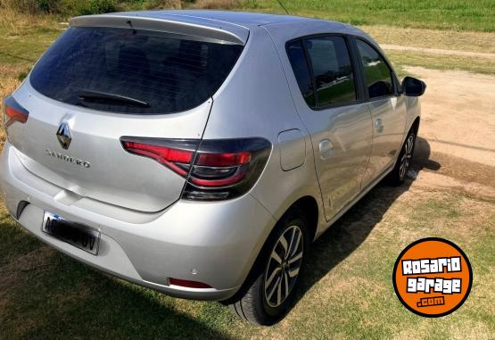 Autos - Renault Sandero intens 2023 Nafta 82000Km - En Venta
