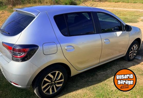 Autos - Renault Sandero intens 2023 Nafta 82000Km - En Venta