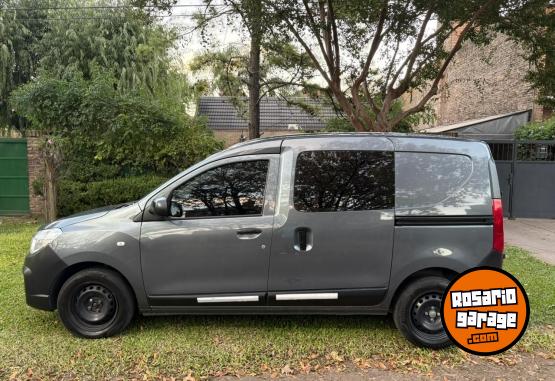 Utilitarios - Renault kangoo 2024 Nafta 42000Km - En Venta