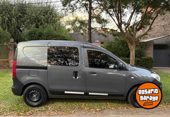 Utilitarios - Renault kangoo 2024 Nafta 42000Km - En Venta