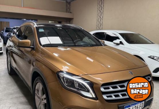 Autos - Mercedes Benz GLA200 2018 Nafta 61000Km - En Venta