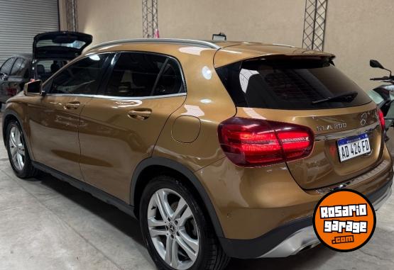 Autos - Mercedes Benz GLA200 2018 Nafta 61000Km - En Venta