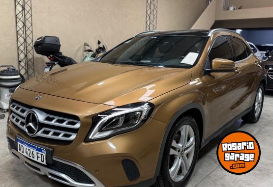 Autos - Mercedes Benz GLA200 2018 Nafta 61000Km - En Venta