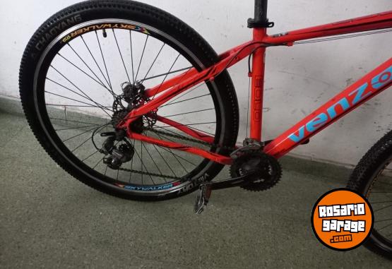Deportes - Rod 29 cuadro ALUMINIO con SUSPENSI�N LLANTAS DOBLE PARED FRENO A DISCO zona centro rosario  Marca VENZO - En Venta