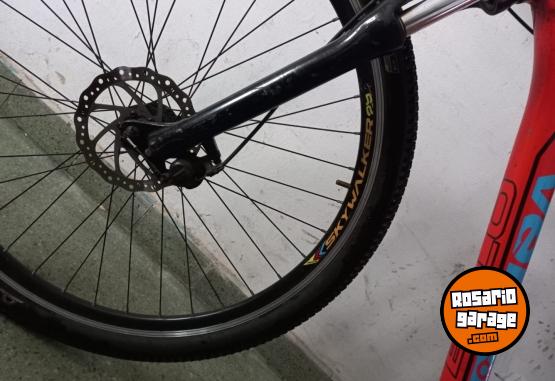 Deportes - Rod 29 cuadro ALUMINIO con SUSPENSI�N LLANTAS DOBLE PARED FRENO A DISCO zona centro rosario  Marca VENZO - En Venta