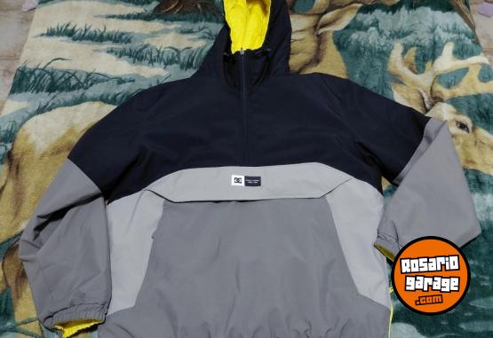 Indumentaria - Campera dc igual a nueva - En Venta