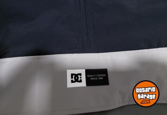 Indumentaria - Campera dc igual a nueva - En Venta