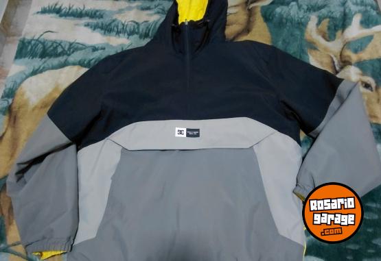 Indumentaria - Campera dc igual a nueva - En Venta