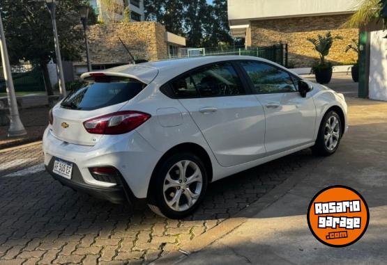 Autos - Chevrolet Cruze LT 5 Puertas 2022 Nafta 45000Km - En Venta
