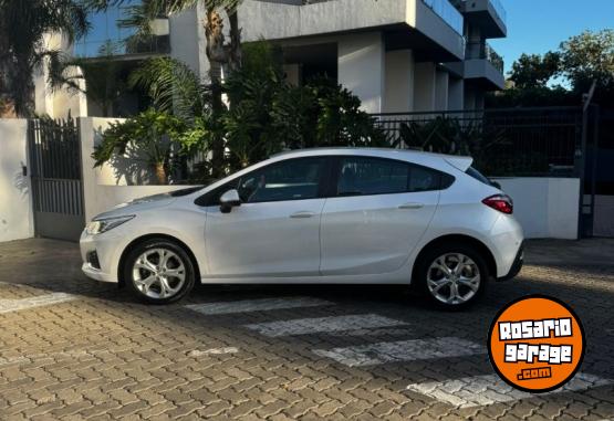Autos - Chevrolet Cruze LT 5 Puertas 2022 Nafta 45000Km - En Venta