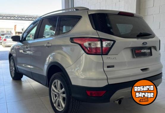 Autos - Ford Kuga 2017 Nafta 130723Km - En Venta