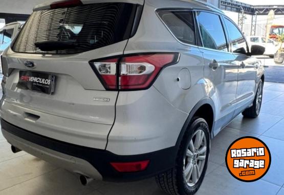 Autos - Ford Kuga 2017 Nafta 130723Km - En Venta