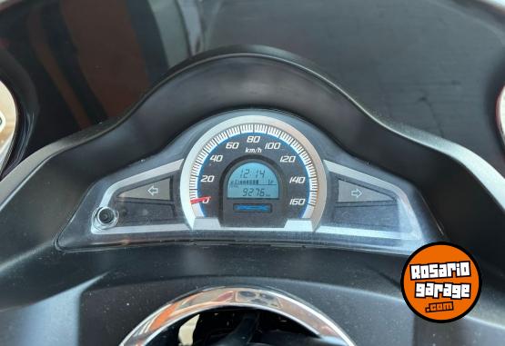 Motos - Honda PCX 150 2017 Nafta 9800Km - En Venta