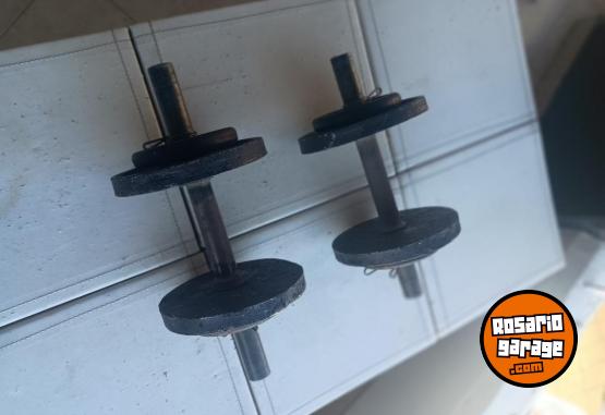 Deportes - Excelente Par de Mancuernas Macizas con Topes y 8 Discos de Fundici�n - En Venta