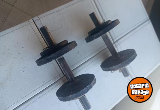 Deportes - Excelente Par de Mancuernas Macizas con Topes y 8 Discos de Fundici�n - En Venta