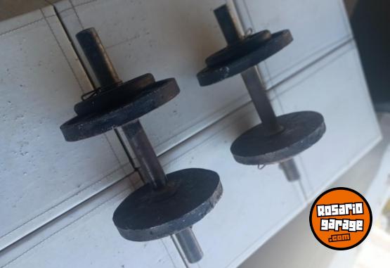 Deportes - Excelente Par de Mancuernas Macizas con Topes y 8 Discos de Fundici�n - En Venta