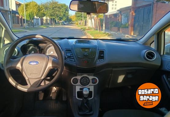 Autos - Ford Fiesta Kinetic 2016 Nafta 77000Km - En Venta