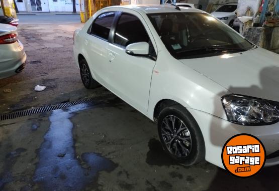 Autos - Toyota Etios Platinum 2016 Nafta 83600Km - En Venta