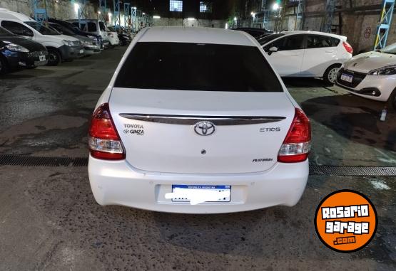 Autos - Toyota Etios Platinum 2016 Nafta 83600Km - En Venta