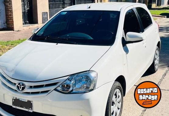 Autos - Toyota Etios xs 2014 Nafta 93000Km - En Venta