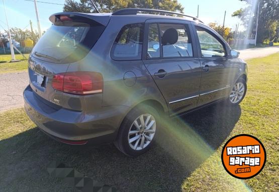 Autos - Volkswagen Suran Highline 2015 Nafta 105000Km - En Venta