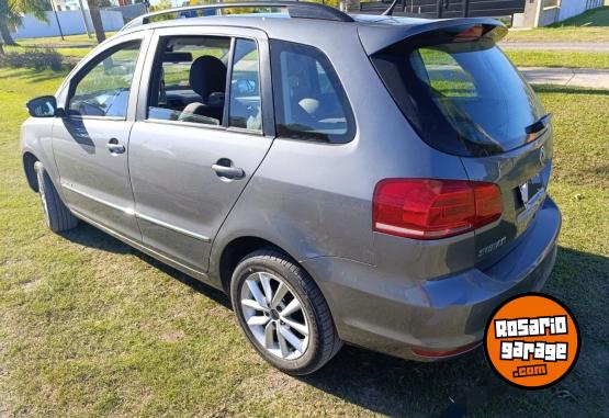 Autos - Volkswagen Suran Highline 2015 Nafta 105000Km - En Venta