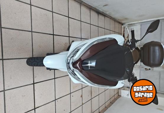 Motos - Honda PCX- DLX 2022 Nafta 27000Km - En Venta